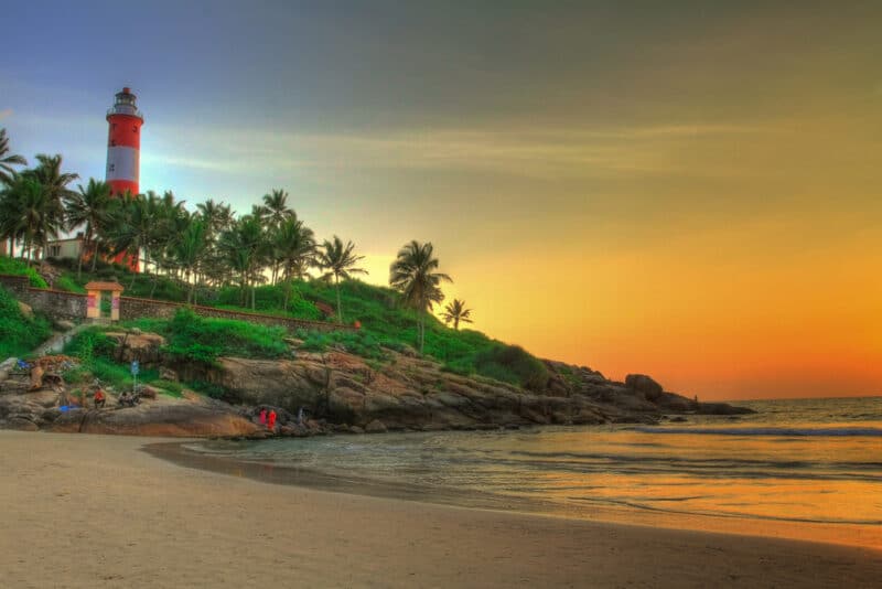 By mehul.antani - Flickr: Kovalam Beach, Kerala, CC BY 2.0, https://commons.wikimedia.org/w/index.php?curid=18684377