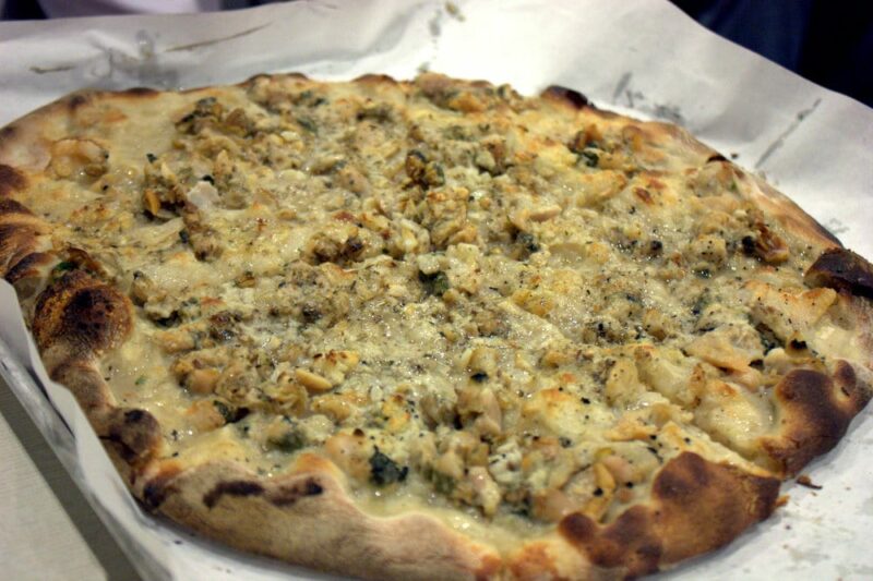 Pepe's Clam Pizza pic from Wikipedia: By Krista - frank pepe clam pie, CC BY 2.0, https://commons.wikimedia.org/w/index.php?curid=38640270