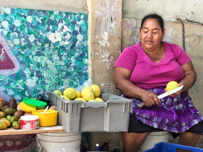 Cutting green mangos