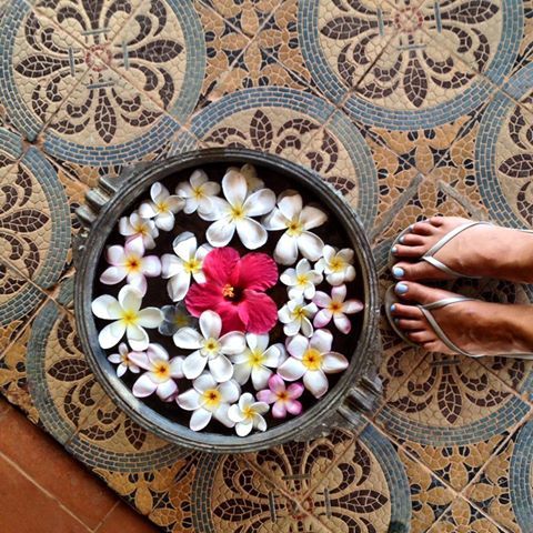 toes-and-flowers