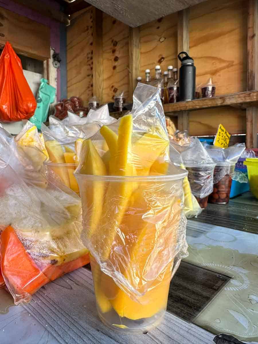 Cut mangos