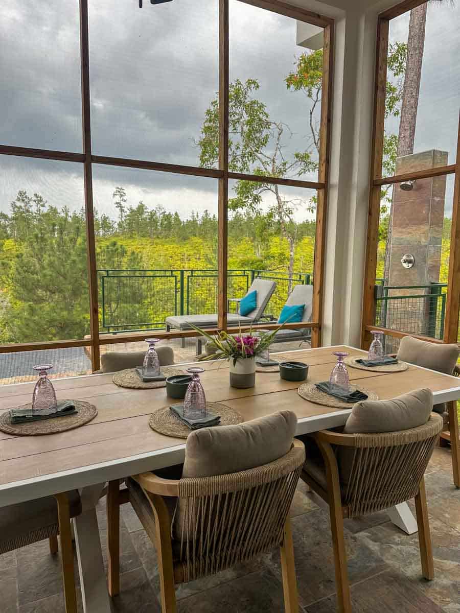 Eating area and plunge pool